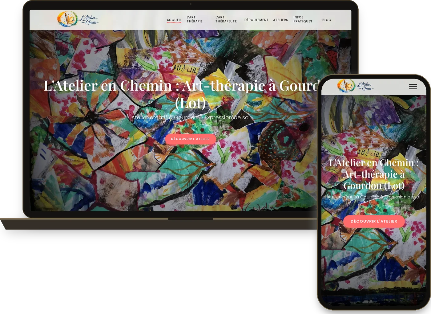 Le site de L'Atelier en Chemin, art-thérapie à Gourdon, sur ordinateur et sur téléphone : une peinture colorée en fond et le bouton « Découvrir l'atelier »